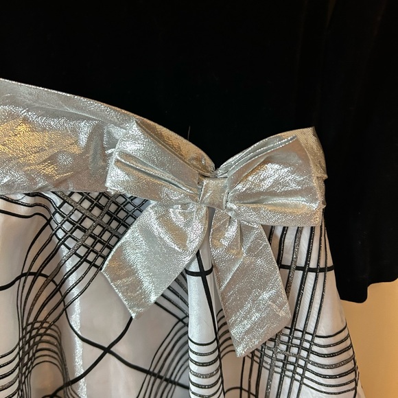 Girl’s 5T fun festive Christmas Holiday dress black and silver - Picture 2 of 11